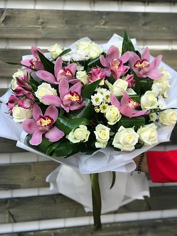 Букет цветов из: Розы и Хризантемы в Каргинской