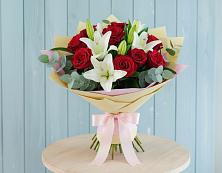 Букет цветов из:  Лилии и Розы в Каргинской