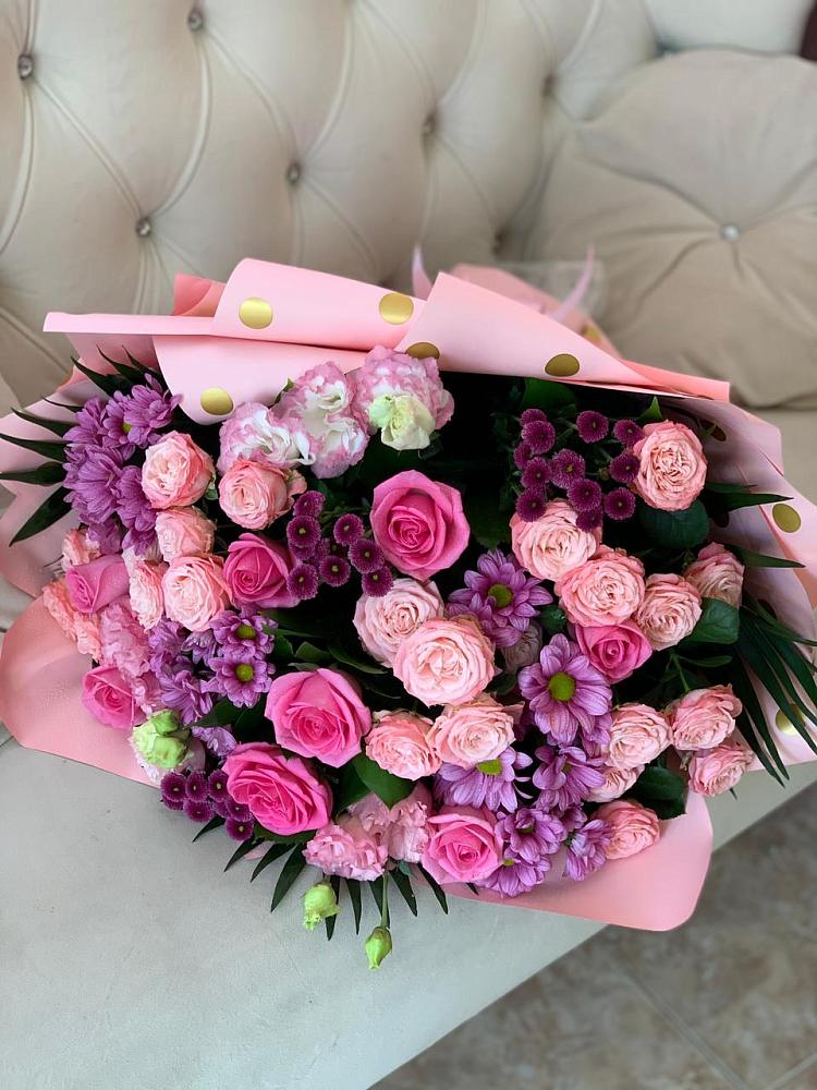 Букет цветов из: Хризантемы, Розы и Лизиантусы в Каргинской