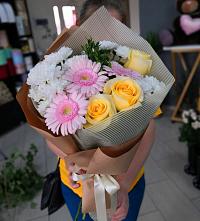 Букет цветов из:  Герберы, Розы и Хризантемы в Каргинской