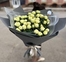 Букет Белые кустовые розы Солинеро в Каргинской