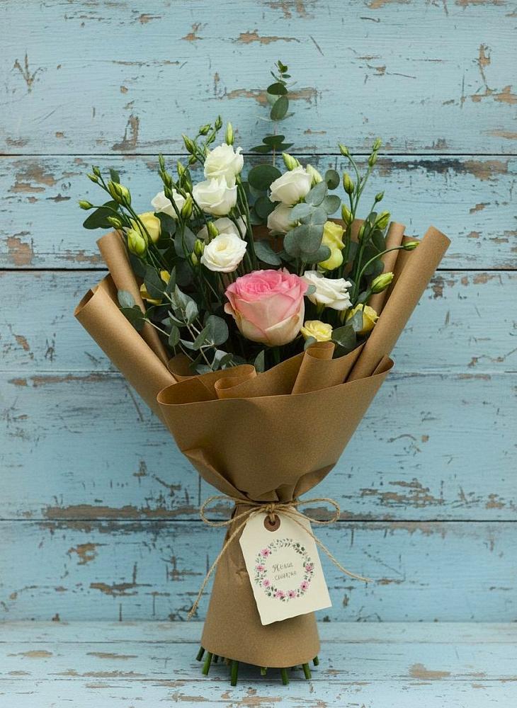 Букет цветов из: Розы и Лизиантусы в Каргинской