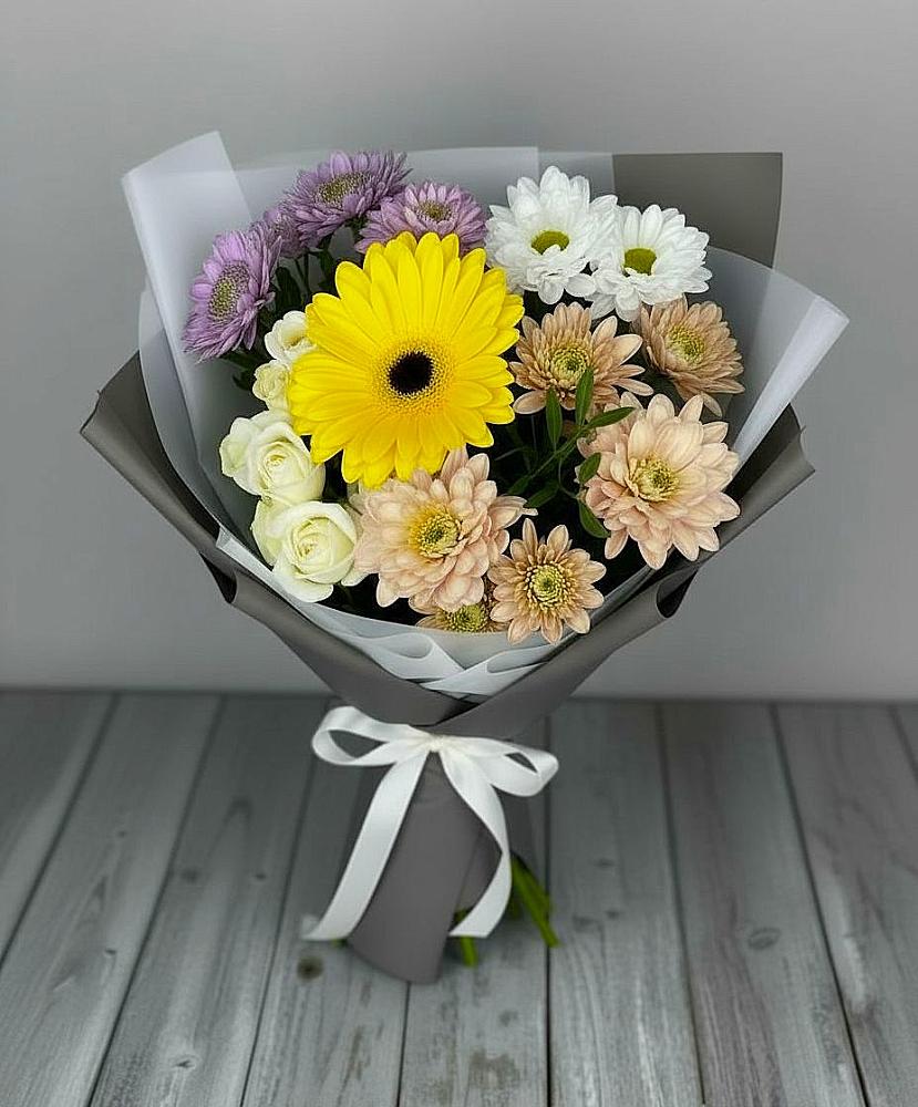 Букет цветов из: Розы, Герберы и Хризантемы в Каргинской