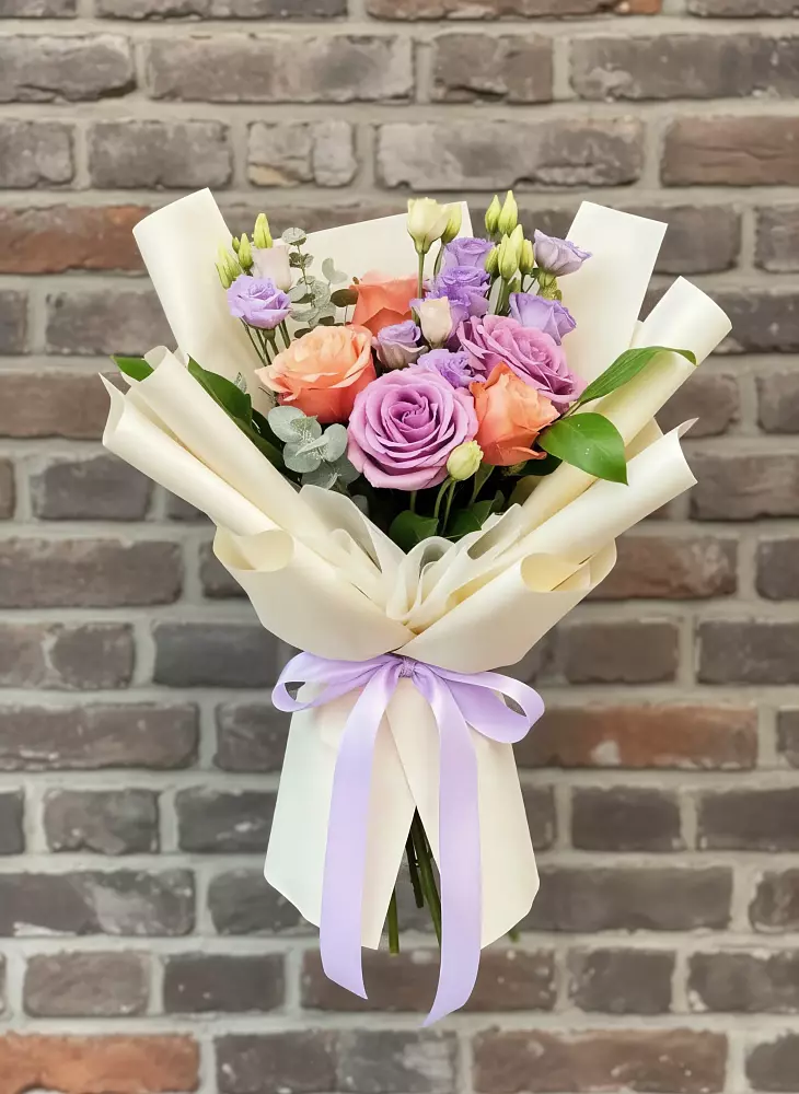 Букет цветов из: Лизиантусы и Розы в Каргинской