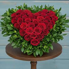 Цветочная композиция из Розы в виде сердца в Каргинской