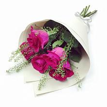 Букет цветов из:  Розы в Каргинской