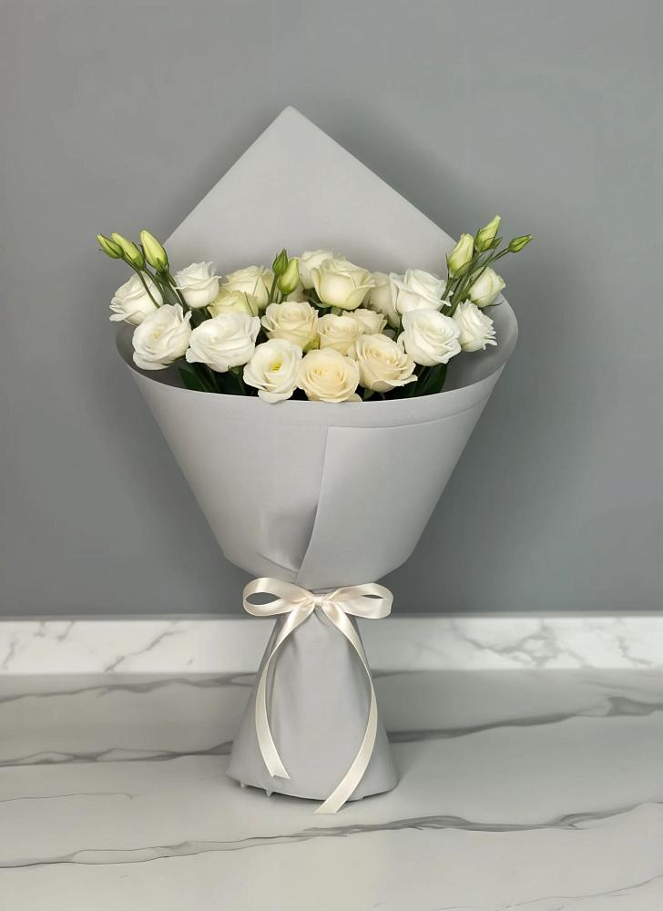 Букет цветов из: Розы и Лизиантусы в Каргинской