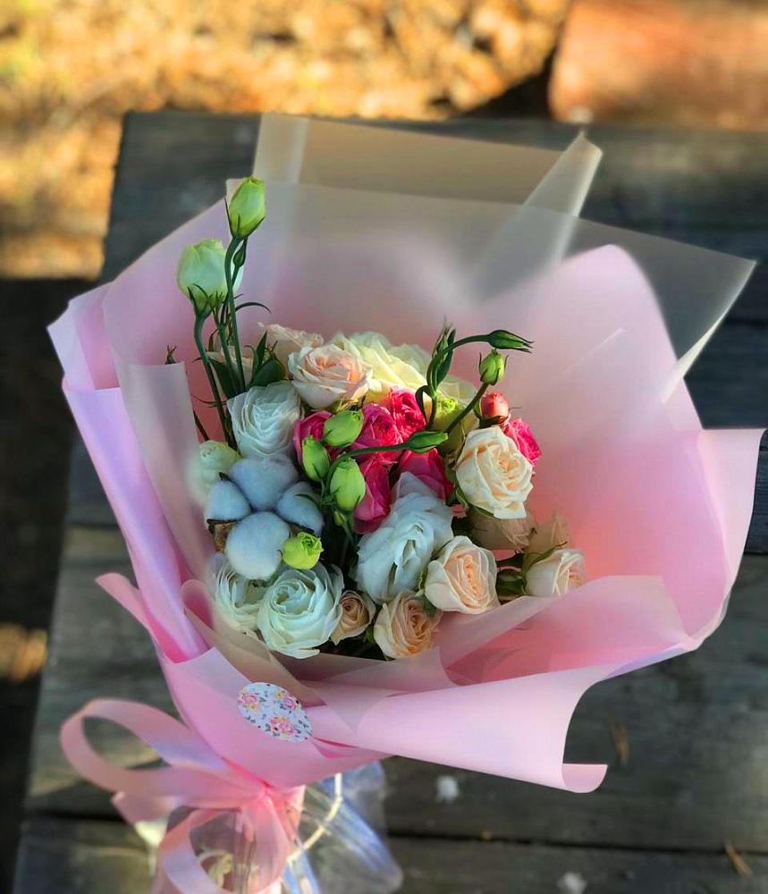 Букет цветов из: Розы и Лизиантусы в Каргинской