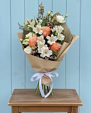 Букет цветов из:  Альстромерии, Лизиантусы, Розы и Хризантемы #REPLACE_PRED# Каргинской