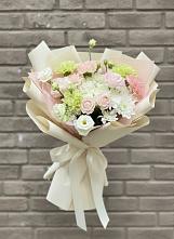Букет цветов из:  Гвоздики, Розы, Лизиантусы и Хризантемы в Каргинской