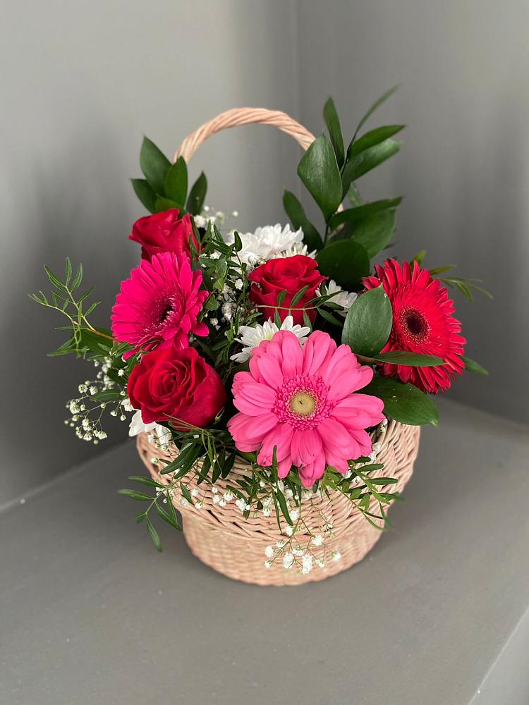 Цветочная композиция из Розы, Хризантемы и Герберы в корзине в Каргинской