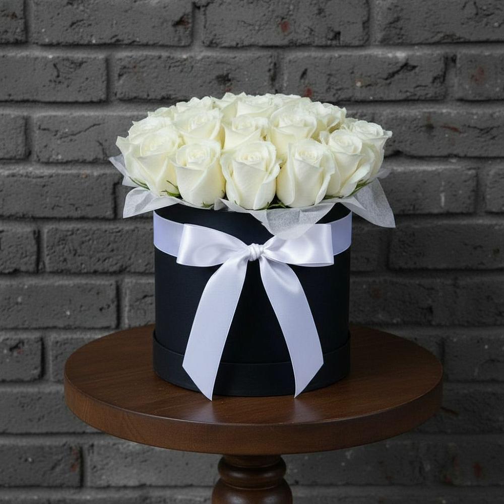 Цветочная композиция из Розы в шляпной коробке в Каргинской