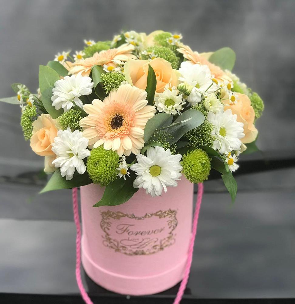 Цветочная композиция из Розы, Герберы и Хризантемы в шляпной коробке в Каргинской