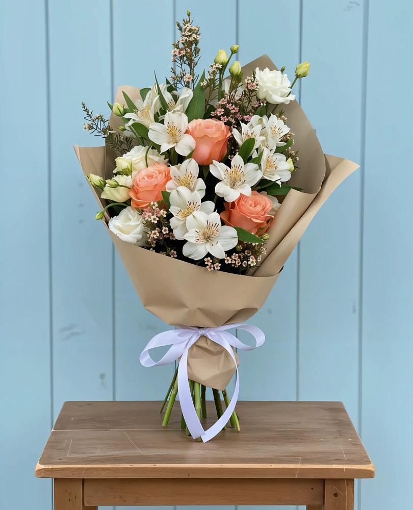 Букет цветов из: Альстромерии, Лизиантусы, Розы и Хризантемы в Каргинской