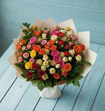 Букет Микс из разноцветных кустовых роз в Каргинской