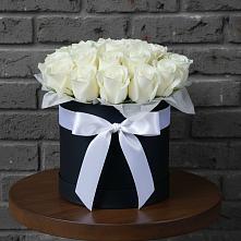 Цветочная композиция из Розы в шляпной коробке в Каргинской